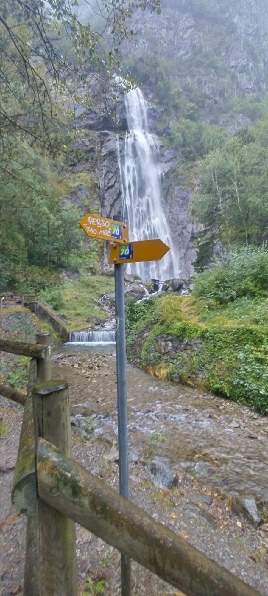 ホテル La Cascade Vernayaz エクステリア 写真